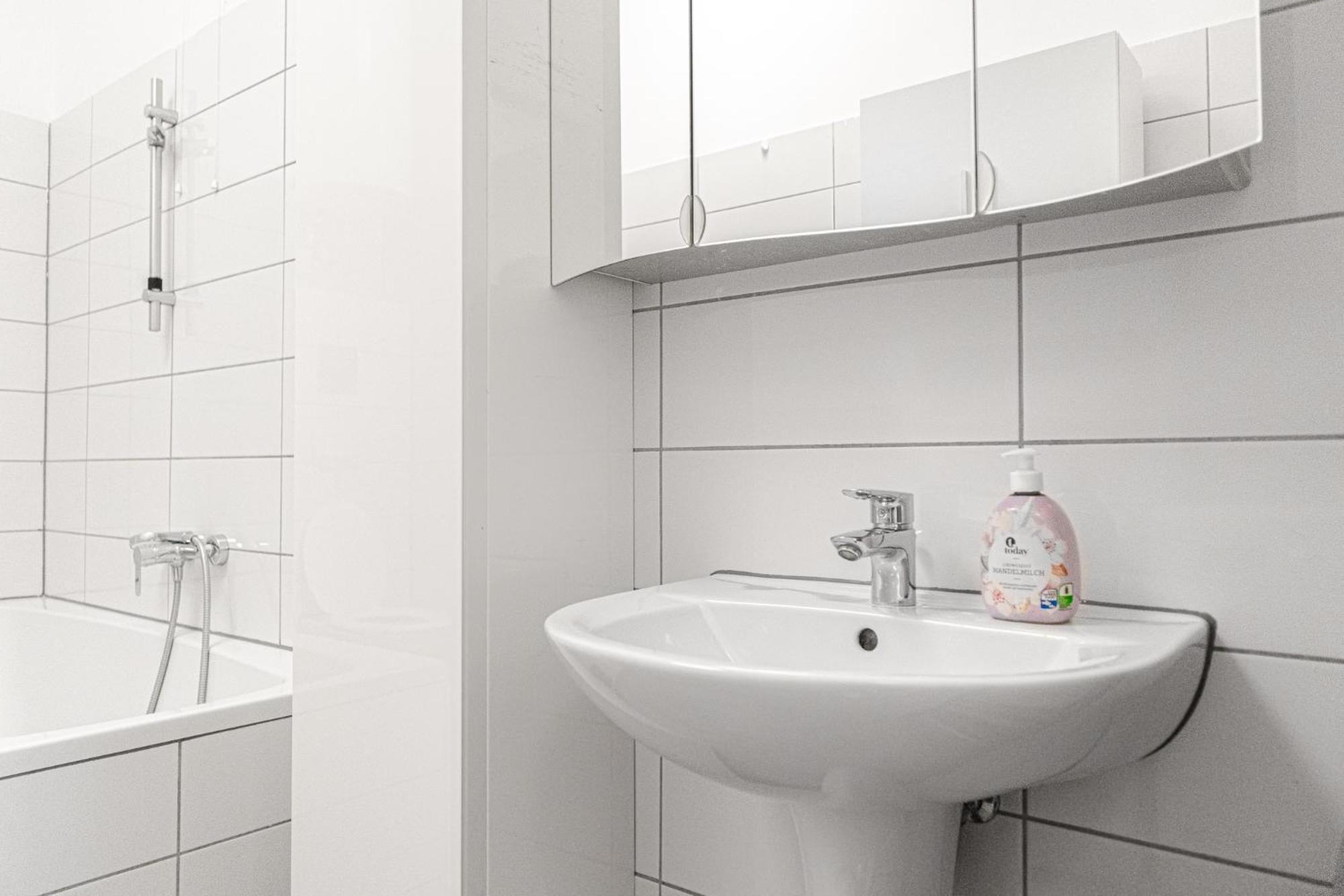 Relaxing 2-Bed Apartment For Extended Visits Відень Екстер'єр фото